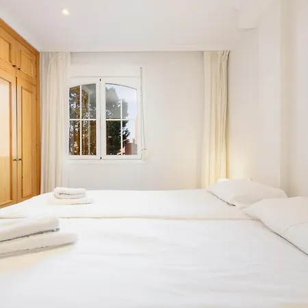 Beachfront With Terrace, Pool And Tennis Court In Costabella, * מארבלה