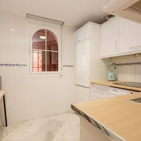 Beachfront With Terrace, Pool And Tennis Court In Costabella, דירה *