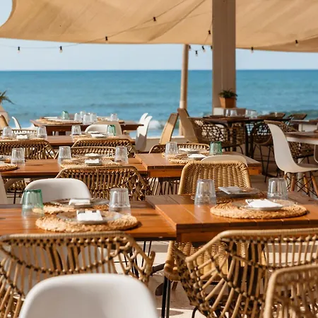 Beachfront With Terrace, Pool And Tennis Court In Costabella, * מארבלה