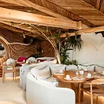 Beachfront With Terrace, Pool And Tennis Court In Costabella, Apartament
