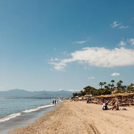 Apartment Beachfront With Terrace, Pool And Tennis Court In Costabella, Marbella