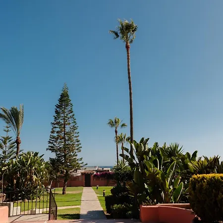 Beachfront With Terrace, Pool And Tennis Court In Costabella, * 마르베야