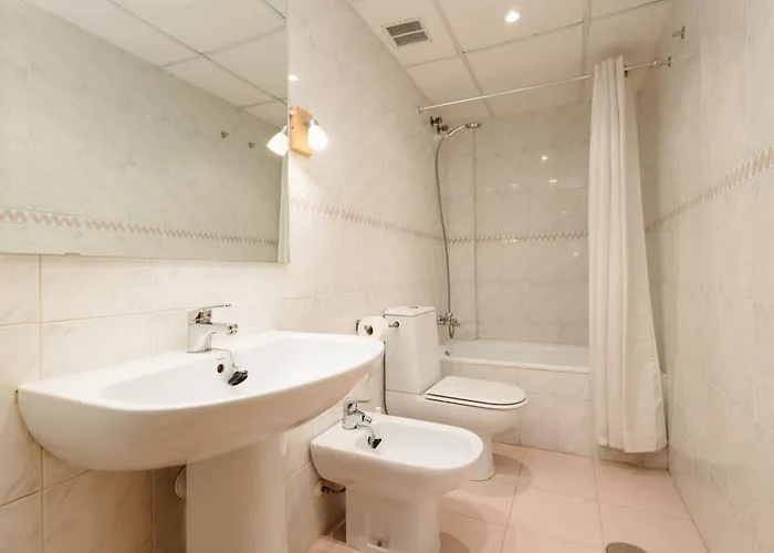 아파트 Beachfront With Terrace, Pool And Tennis Court In Costabella, 마르베야