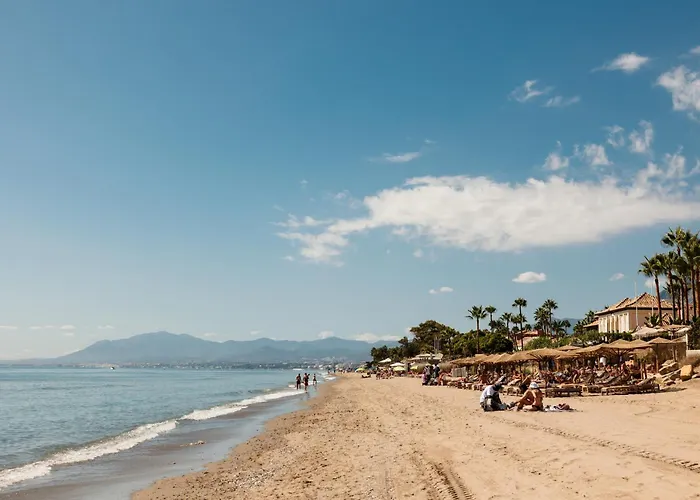 아파트 Beachfront With Terrace, Pool And Tennis Court In Costabella, 마르베야