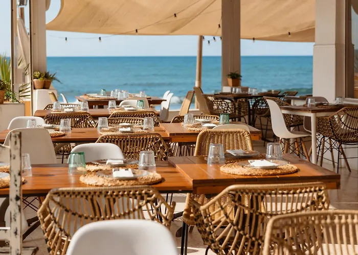 Beachfront With Terrace, Pool And Tennis Court In Costabella, * 마르베야