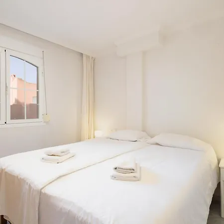 דירה Beachfront With Terrace, Pool And Tennis Court In Costabella,